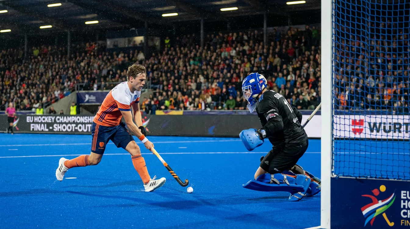 Hockeyspeler neemt shoot-out tegen keeper tijdens Europees kampioenschap